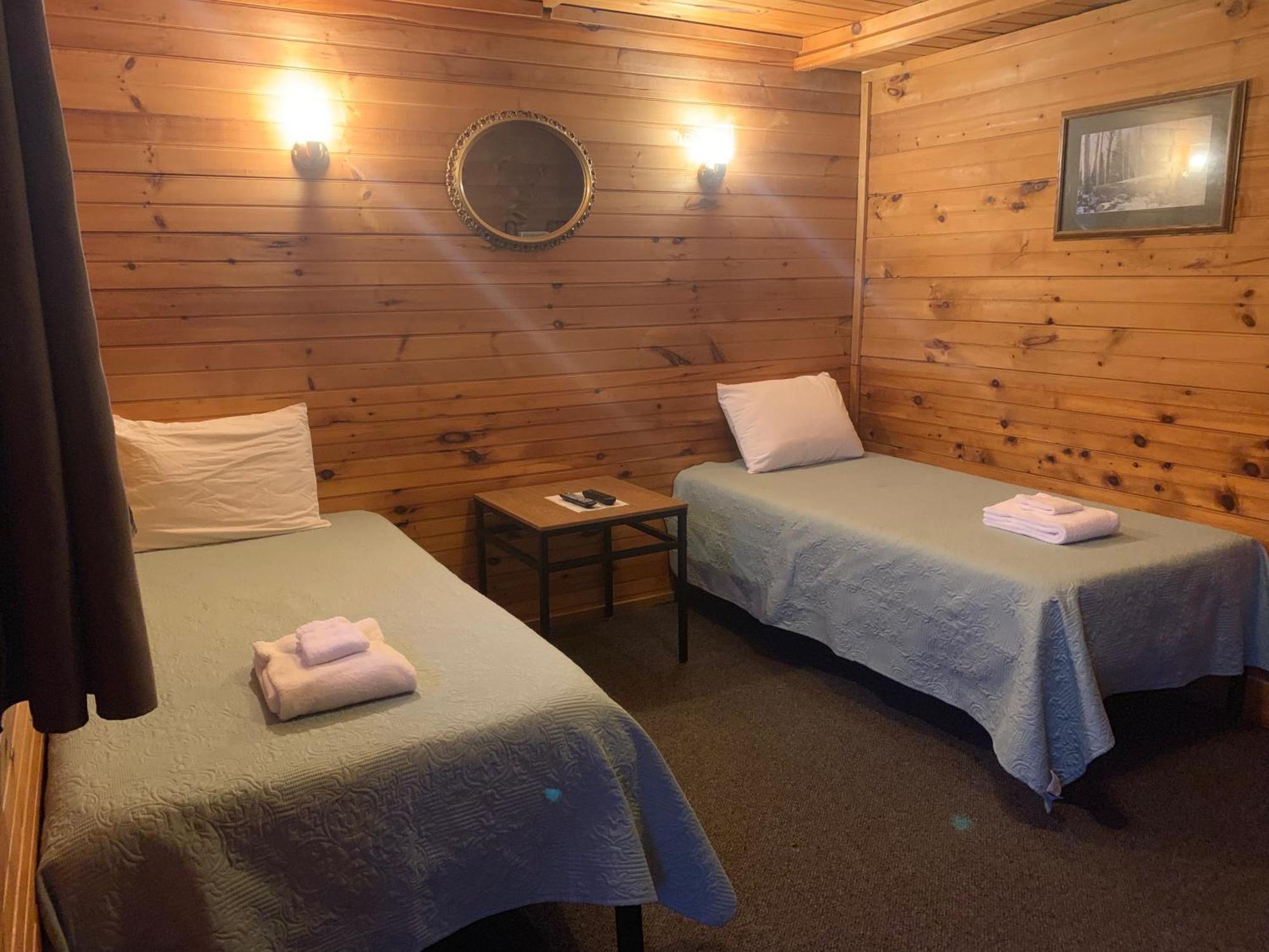 Barton Pine Crest Motel & Cabins الغرفة الصورة